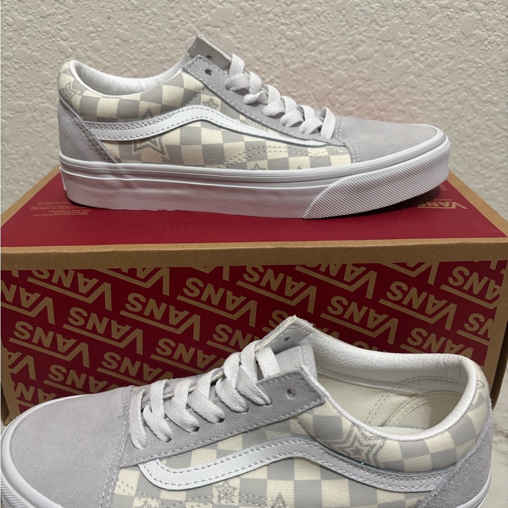 Vans NWT old skool Checkerboard /stars Sneakers - Gray and White